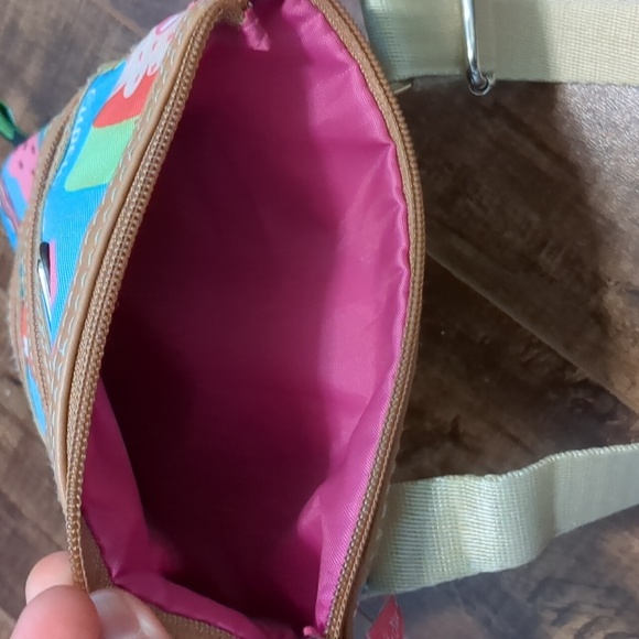 Lily bloom cupcakes crossbody 🧁 - Picture 5 of 5